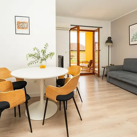 Charming And Cute Apartment,1001