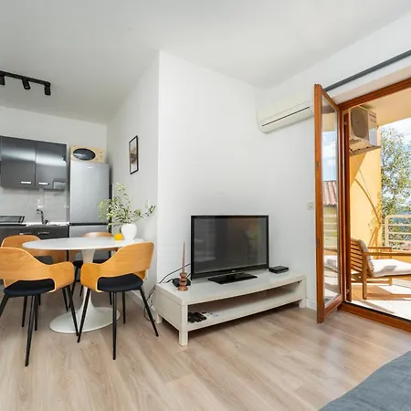 Charming And Cute Apartment,1001